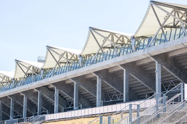 백색 지붕 스포츠 경기장에 — 스톡 사진