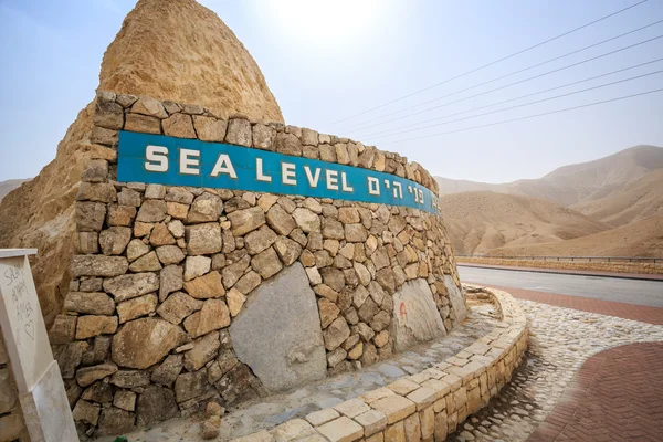 Panneau du niveau de la mer approchant Mer Morte, Israël — Photo