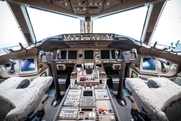 Flight deck in regelmatige vliegtuig — Stockfoto