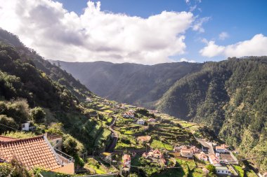 Madeira kuzeyinde pitoresk Ribeira da Janela