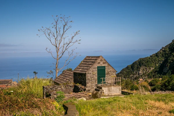 Niedliches, kleines Gebäude in chao da ribeira, Madeira — Stockfoto