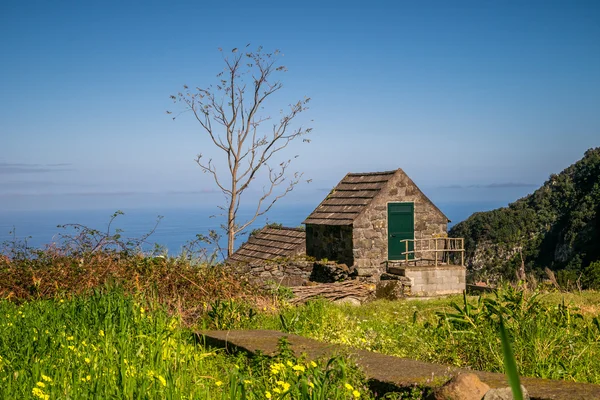 Söt, liten byggnad i Chao da Ribeira, Madeira — Stockfoto