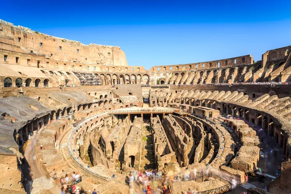 Inre av enorma Colosseum, Italien — Stockfoto