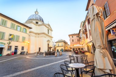 Castel Gandolfo, Papa'nın yaz ikamet ana meydanında