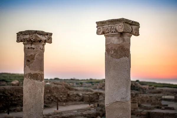 Starożytnych kolumn w Park archeologiczny w Pafos, Cypr — Zdjęcie stockowe