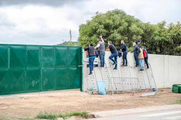 Portimao Portugal Octubre 2020 Gente Viendo Campeonato Fórmula Través Valla —  Fotos de Stock