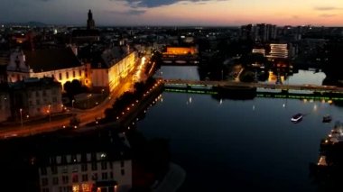 Odra nehrinin güzel Wroclaw manzarası, Polonya