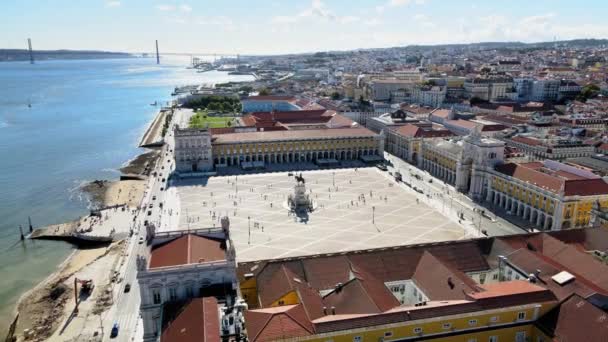 Famous square by Tagus river bank called Praca do Comercio, Lisbon, capital city of Portugal, Europe — Stock videók