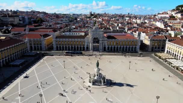 Famous square by Tagus river bank called Praca do Comercio, Lisbon, capital city of Portugal, Europe — Video