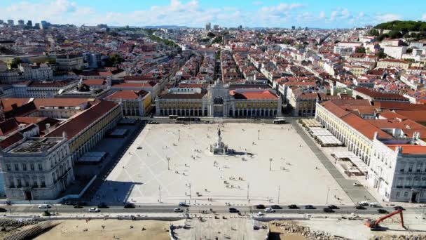 Famous square by Tagus river bank called Praca do Comercio, Lisbon, capital city of Portugal, Europe — Video