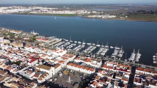 Letecký pohled na Vila Real de Santo Antonio v Algarve, Portugalsko — Stock video