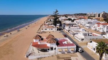 Islantilla, Endülüs ve İspanya 'nın tatil beldeleriyle dolu deniz kenarı manzarası