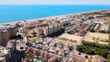 Islantilla, Endülüs ve İspanya 'nın tatil beldeleriyle dolu deniz kenarı manzarası