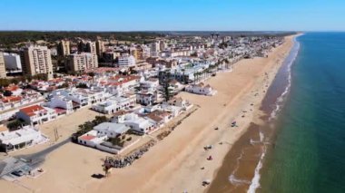 Islantilla, Endülüs ve İspanya 'nın tatil beldeleriyle dolu deniz kenarı manzarası