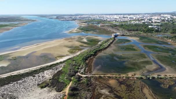 Parque natural, salinas e cidade branca de Olhao, Algarve, Portugal — Vídeo de Stock