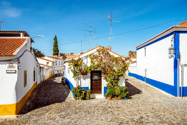 歴史的なヴィラヴィコサの魅力的な白塗り建築 Alentejo ポルトガル — ストック写真