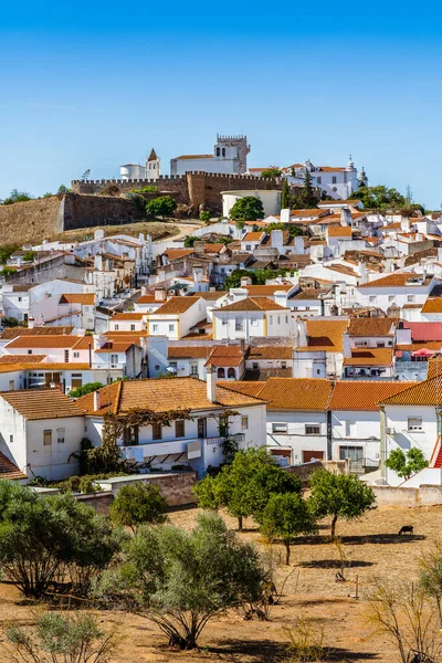 城と歴史的な町の街の風景 Estremoz Alentejo ポルトガル — ストック写真