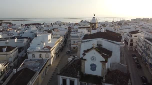 Letecký pohled na bílé budovy v Olhao, Algarve, Portugalsko — Stock video