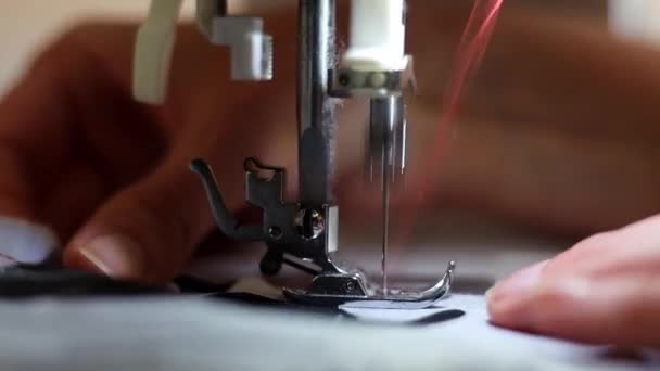 ミシンの縫製の終わり — ストック動画