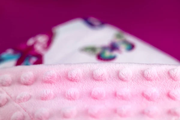 Couverture Bébé Rose Douce Mignonne Avec Motif Papillon Isolé Sur — Photo