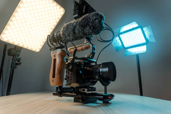 Full Frame Camera Met Externe Monitor Microfoon Handheld Filmmaking Tuig — Stockfoto