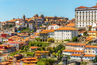 Portekiz 'in kuzeyindeki inanılmaz Porto şehrinin tarihi mimarisi.