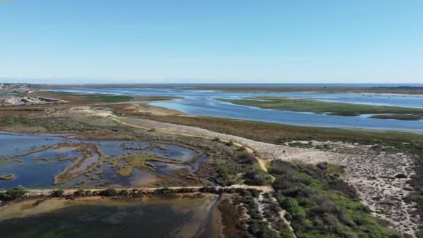 Letecký pohled na přírodní rezervaci Ria Formosa v Olhao, Algarve, Portugalsko — Stock video
