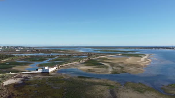 Widok z lotu ptaka na rezerwat przyrody Ria Formosa w Olhao, Algarve, Portugalia — Wideo stockowe