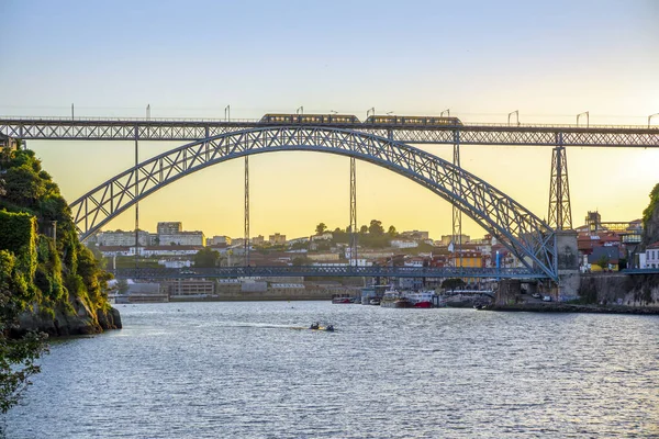 Paesaggio Urbano Porto Con Fiume Douro Famoso Ponte Tramonto Portogallo — Foto Stock