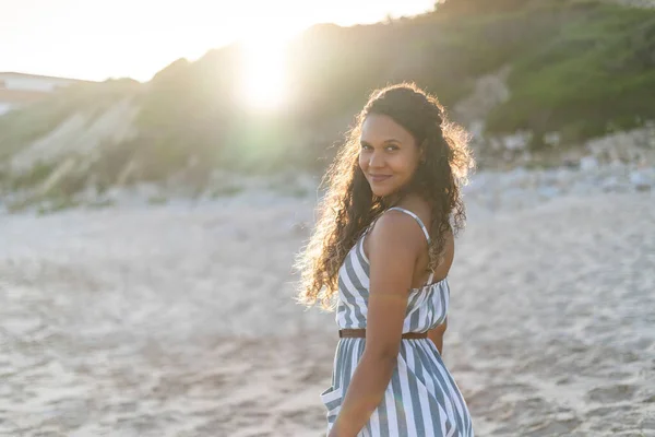 Portrait Beautiful Young Woman Beach Sunset Algarve Portugal — Stock fotografie