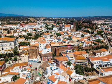 Fas şatosu ve tarihi katedrali Algarve, Portekiz Silves 'in havadan görünüşü