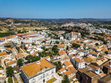 Fas şatosu ve tarihi katedrali Algarve, Portekiz Silves 'in havadan görünüşü