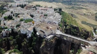 İspanya, Endülüs 'ün Ronda kentindeki güzel vadi, köprü ve mimari