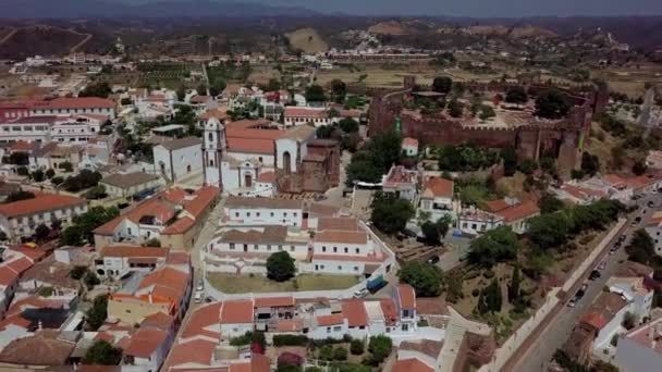 Luftaufnahme Des Hügeligen Silves Mit Maurischer Burg Algarve Portugal — Stockvideo