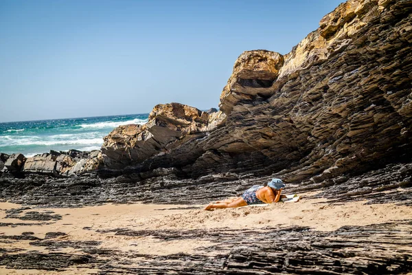 Elderly Woman Relaxing Rocks Zambujeira Mar Vicentina Coast Natural Park — Stock Photo, Image