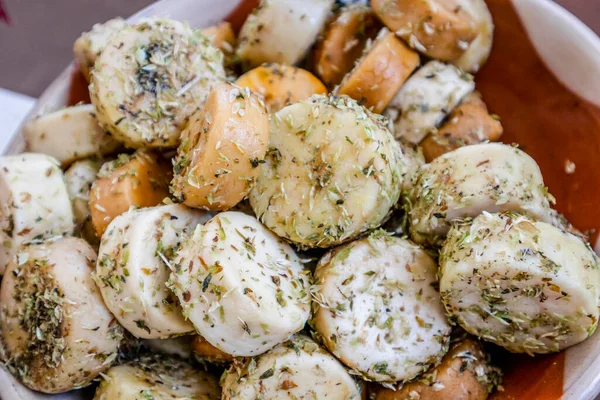 Formaggio Fresco Capra Con Origano Venduto Sul Mercato Portogallo — Foto Stock