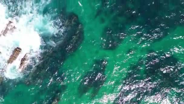 Uitzicht Vanuit Lucht Het Prachtige Zambujeira Mar Gebouwd Kliffen Aan — Stockvideo