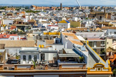 Setes de Sevilla, Endülüs, İspanya 'dan alınan Sevilla' nın teras ve çatılarının manzarası
