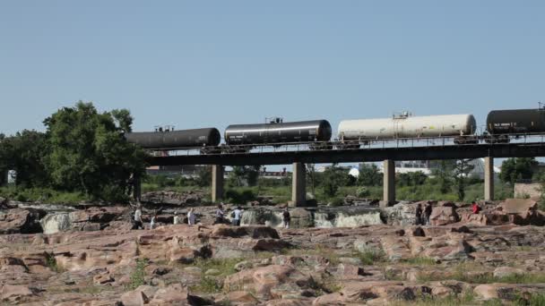 Vackra falls i sioux falls, south dakota — Stockvideo