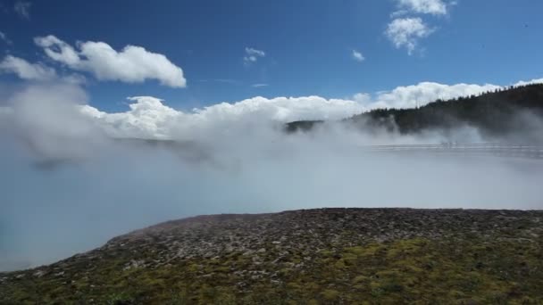 Yellowstone Ulusal Parkı 'nda Büyük Prismatik Bahar — Stok video