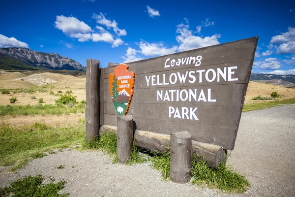 'Leaving Yellowstone National Park' Sign — Stock Photo, Image