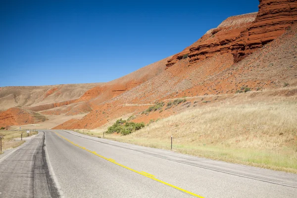 Winding road through mountainous area, Utah, USA — Stock Photo, Image