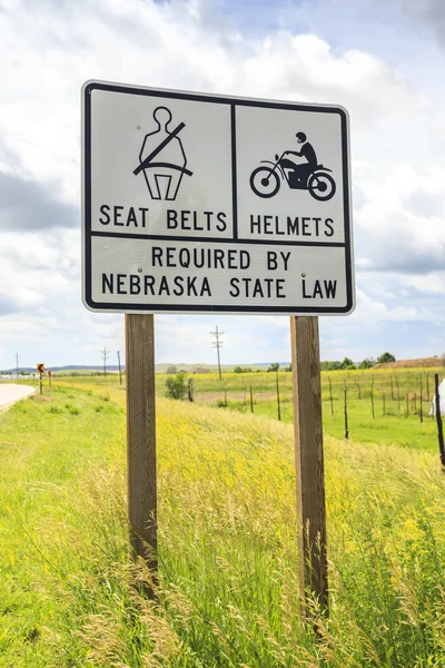Cinturones de seguridad y cascos requeridos por la Ley Estatal de Nebraska —  Fotos de Stock