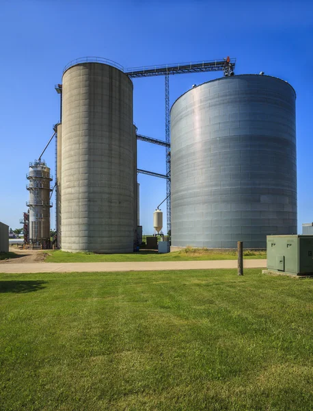 Silos de almacenamiento usados | silos de granja — Foto de stock