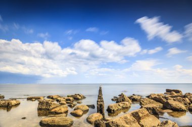 Deniz kıyısında tatil sırasında.