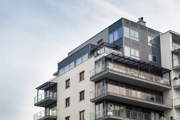 Modernes Mehrfamilienhaus — Stockfoto