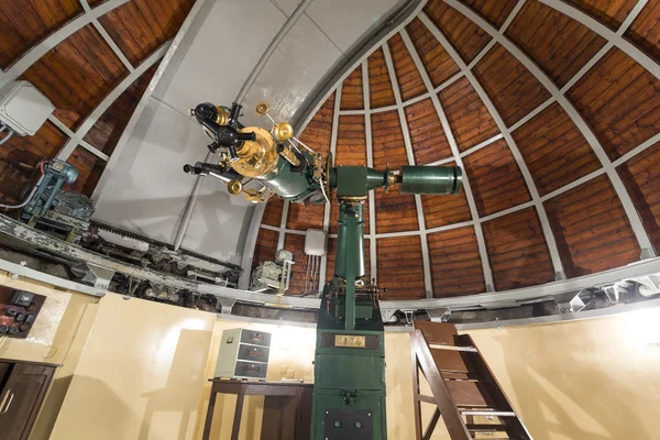 在天文台的天文望远镜 — 图库照片