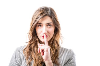 Şşş. dudaklarında parmak.