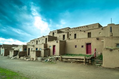 Taos Pueblo - yerli Amerikalıların adobe settlemenets.