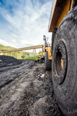 Kazı kömür için kullanılan büyük makinalar 